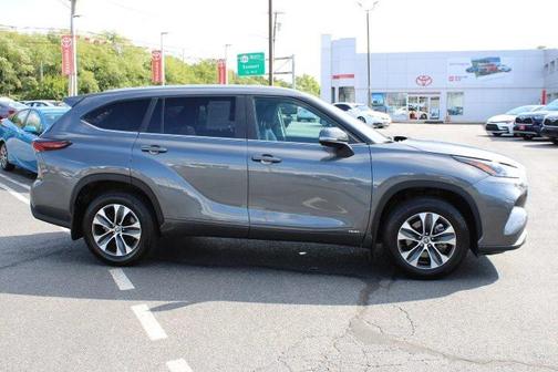 2025 Toyota Highlander Hybrid XLE