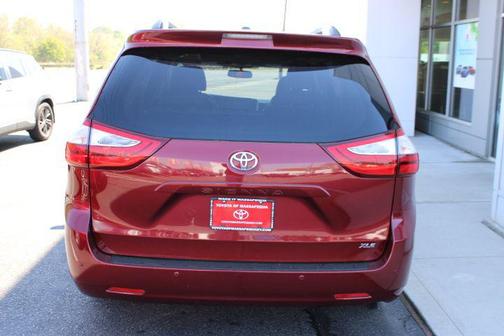 Salsa Red Pearl 2017 Toyota Sienna XLE
