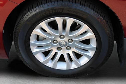 Salsa Red Pearl 2017 Toyota Sienna XLE