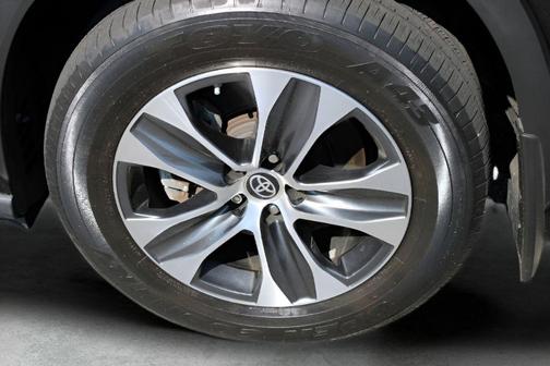 Midnight Black Metallic 2023 Toyota Highlander XLE