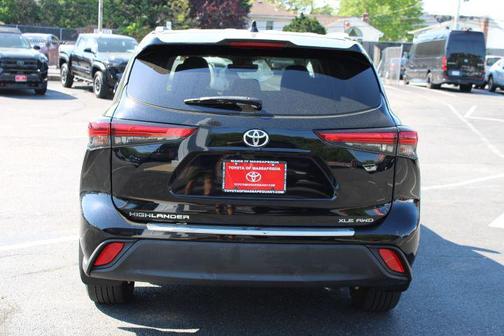 Midnight Black Metallic 2023 Toyota Highlander XLE