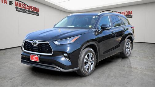 Midnight Black Metallic 2023 Toyota Highlander XLE