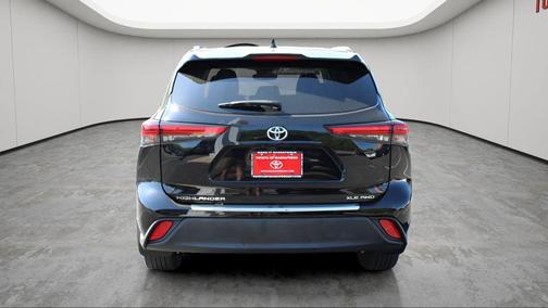 Midnight Black Metallic 2023 Toyota Highlander XLE