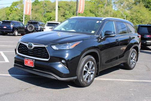 Midnight Black Metallic 2023 Toyota Highlander XLE