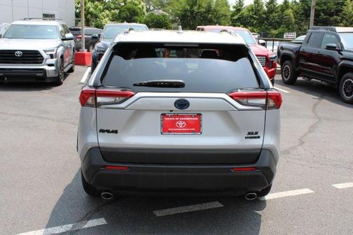 2022 Toyota RAV4 Hybrid XLE
