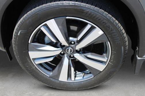 Gun Metallic 2023 Nissan Rogue SL