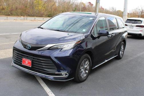 2023 Toyota Sienna XLE