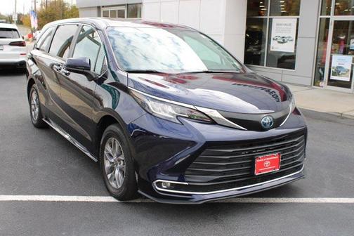 2023 Toyota Sienna XLE