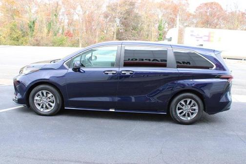 2023 Toyota Sienna XLE