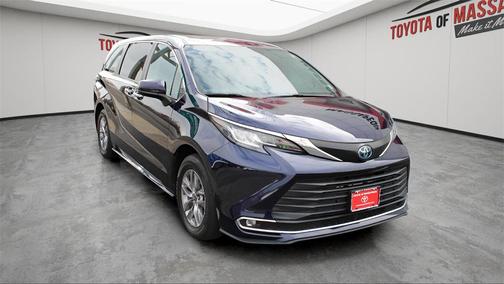 2023 Toyota Sienna XLE