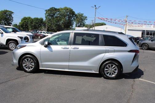 2022 Toyota Sienna XLE 7 Passenger