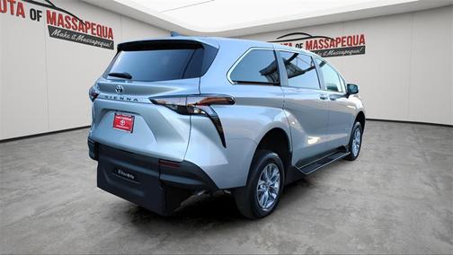 2025 Toyota Sienna LE