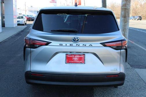 2021 Toyota Sienna LE