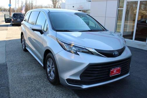 2021 Toyota Sienna LE