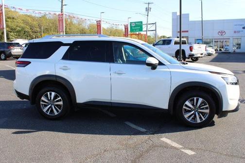 2022 Nissan Pathfinder SL 4WD
