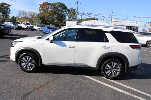 2022 Nissan Pathfinder SL 4WD