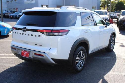 2022 Nissan Pathfinder SL 4WD