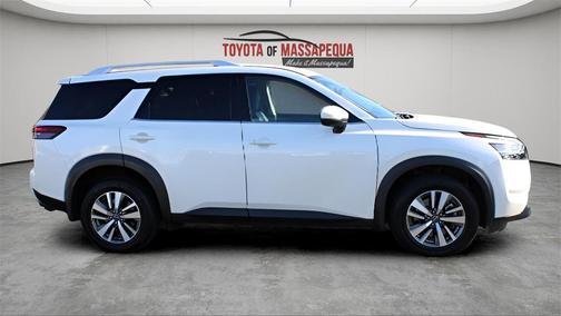 2022 Nissan Pathfinder SL 4WD