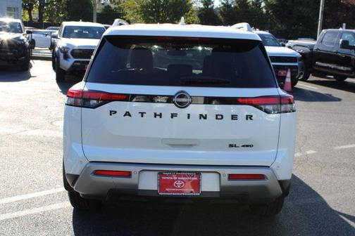 2022 Nissan Pathfinder SL 4WD