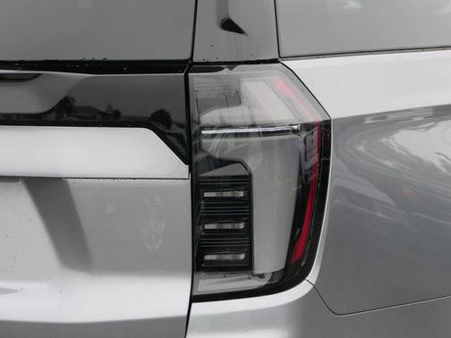 2025 Chevrolet Suburban LT