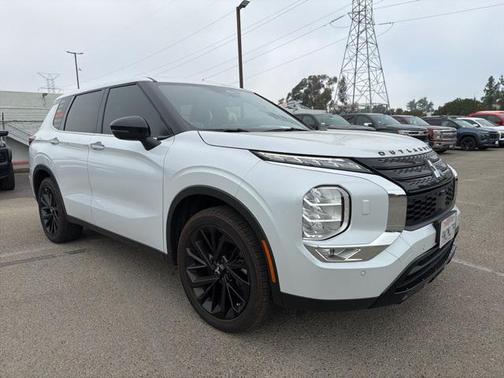 2024 Mitsubishi Outlander SE Black Edition w/Pano Roof S-AWC