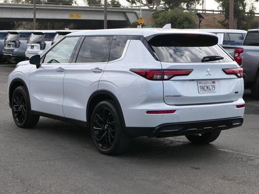 2024 Mitsubishi Outlander SE Black Edition w/Pano Roof S-AWC