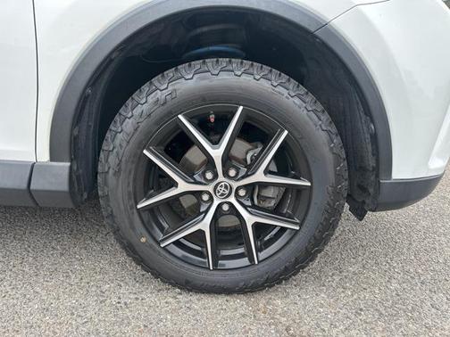 2017 Toyota RAV4 SE