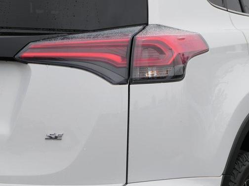 2017 Toyota RAV4 SE