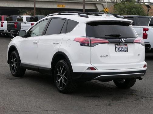 2017 Toyota RAV4 SE