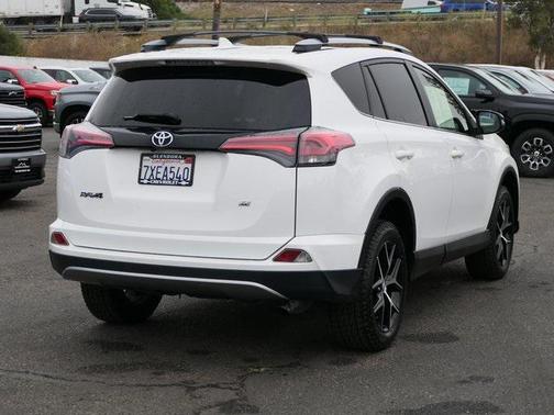 2017 Toyota RAV4 SE