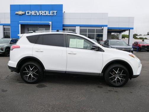 2017 Toyota RAV4 SE
