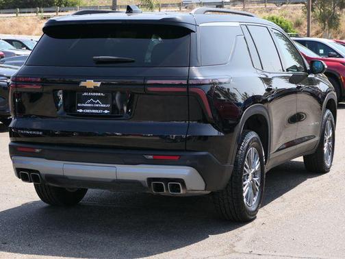 Mosaic Black Metallic 2025 Chevrolet Traverse LT