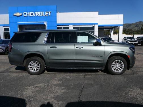 2023 Chevrolet Suburban LT