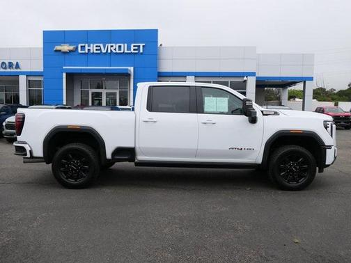 2024 GMC Sierra 2500 AT4