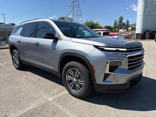 Sterling Gray Metallic 2026 Chevrolet Traverse LT