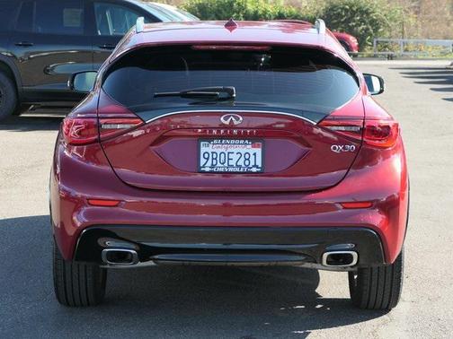 2017 INFINITI QX30 Premium