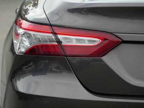 2019 Toyota Camry Hybrid XLE