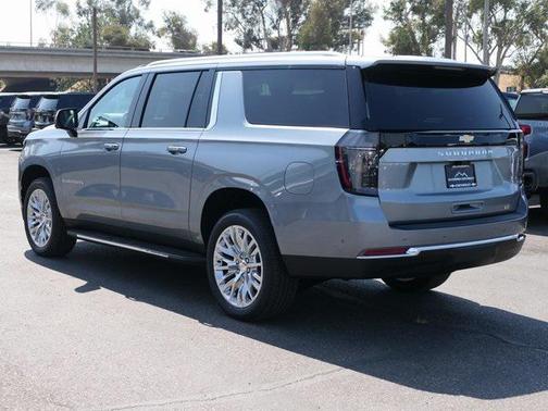 2025 Chevrolet Suburban LT
