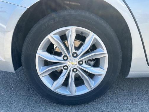 2022 Chevrolet Malibu FWD LT