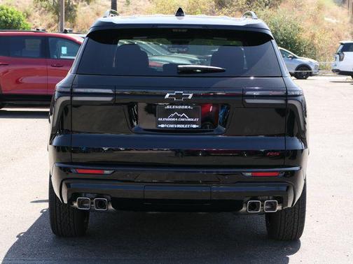 Mosaic Black Metallic 2026 Chevrolet Traverse RS
