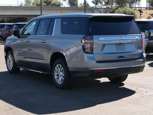 2023 Chevrolet Suburban LT