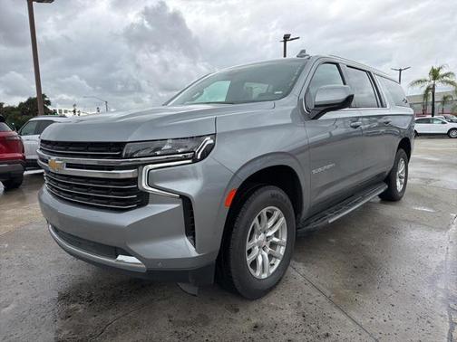 2023 Chevrolet Suburban LT