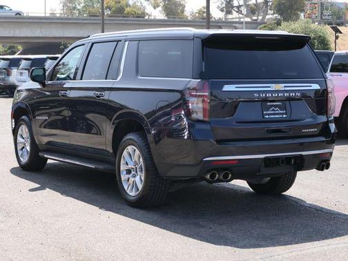 Dark Ash Metallic 2024 Chevrolet Suburban Premier