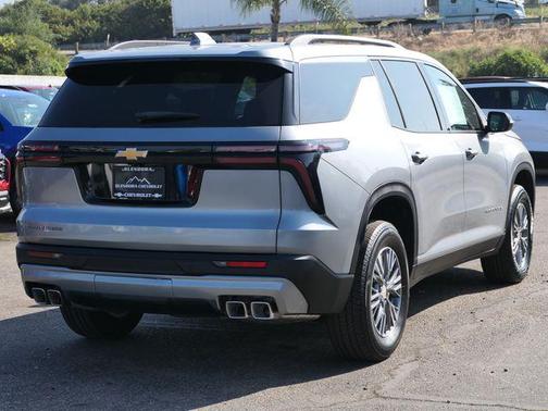 Sterling Gray Metallic 2025 Chevrolet Traverse LT
