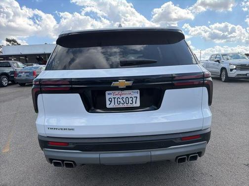 2025 Chevrolet Traverse LT