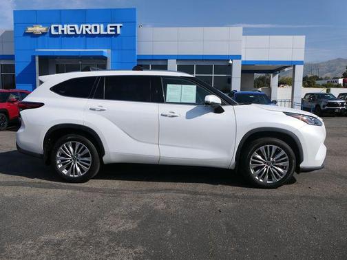 Wind Chill Pearl 2023 Toyota Highlander Platinum