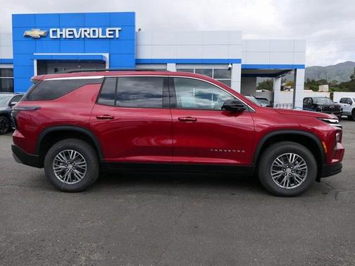2025 Chevrolet Traverse LT