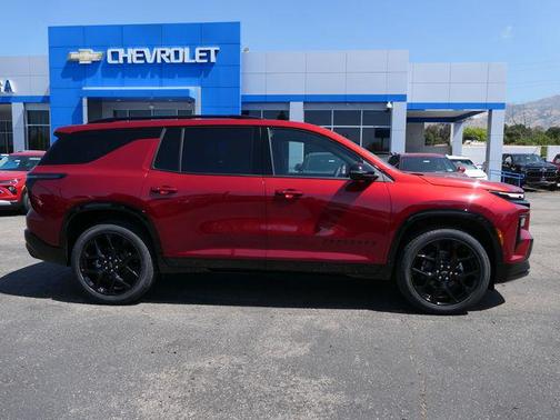 Radiant Red Tintcoat 2026 Chevrolet Traverse RS
