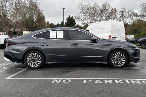 2024 Hyundai SONATA Hybrid Limited