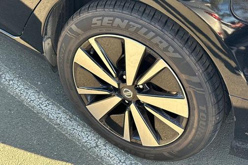 Super Black Clearcoat 2022 Nissan Altima 2.5 SV